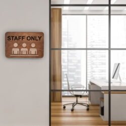 Ξύλινη Πινακίδα Staff Only &euro;16,99