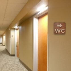 Ξύλινη Πινακίδα Μπάνιου WC &euro;9,99