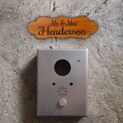 Ξύλινο Ταμπελάκι με Ονόματα για την Πόρτα Διαμερίσματος &euro;8,99