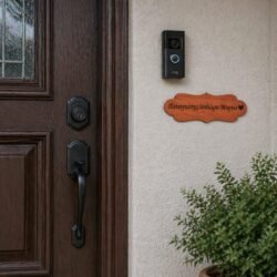Ξύλινο Ταμπελάκι με Ονόματα για την Πόρτα Διαμερίσματος 3 Ξύλινο Ταμπελάκι με Ονόματα για την Πόρτα Διαμερίσματος €8,99