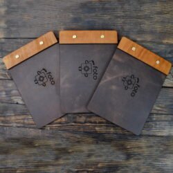 Ξύλινο Μενού με Δερμάτινο Κάλυμμα 7 Ξύλινο Μενού με Δερμάτινο Κάλυμμα €24,99