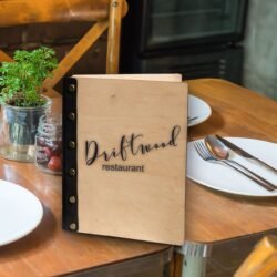 Μενού Εστιατορίου από Ξύλο και Δέρμα 2 Μενού Εστιατορίου από Ξύλο και Δέρμα