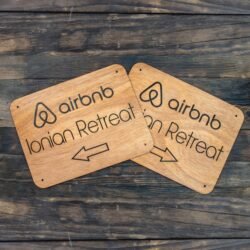 Ξύλινη Πινακίδα Καταλύματος με Λογότυπο &euro;14,99