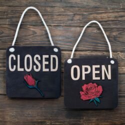 Ξύλινη Πινακίδα Open Closed Μαύρο για Ανθοπωλείο