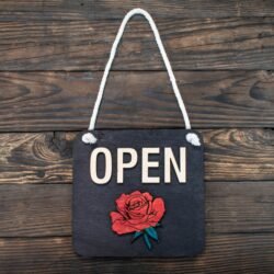 Ξύλινη Πινακίδα Open Closed Μαύρο για Ανθοπωλείο &euro;22,99