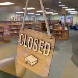 Ξύλινη Πινακίδα Open Closed για Βιβλιοπωλείο &euro;22,99