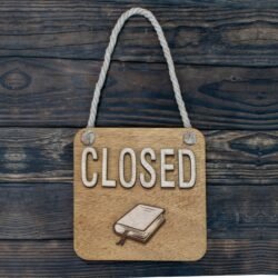 Ξύλινη Πινακίδα Open Closed για Βιβλιοπωλείο &euro;22,99