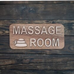 Ξύλινη Πινακίδα Massage Room