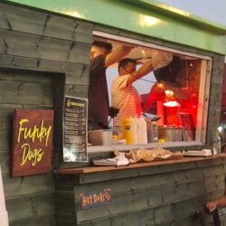 Ξύλινη Πινακίδα με Επικολλημένα Γράμματα &euro;49,99